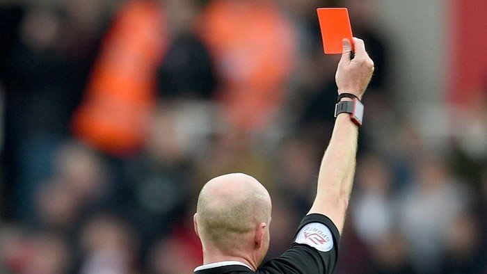 Daftar Wasit yang Doyan Kasih Kartu Merah!